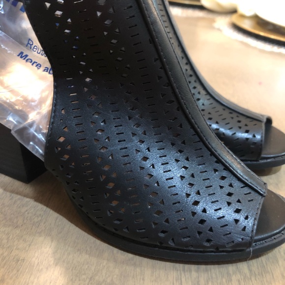 NWOT Qupid Laser Cut Open Toe Sandal Booties Heels - Picture 3 of 8